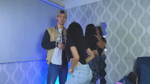 Snapshot of partyhottwink chatting on 11/13/25, 01:43 Danna online show from 11/13/25, 01:43