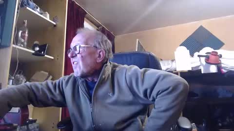 pascal88881 online show from 10/16/25, 07:53