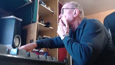 pascal88881 online show from 11/03/25, 01:56