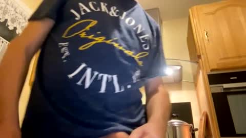 pascalou02 online show from 12/16/25, 06:02