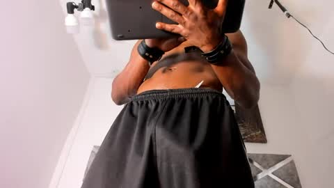 Snapshot of passion_black_ chatting on 05/14/26, 04:14 passion_black_ online show from 05/14/26, 04:14