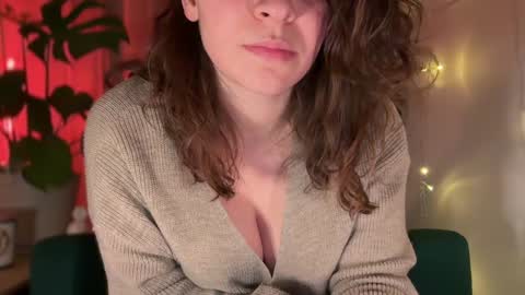 Snapshot of passionessa chatting on 02/04/25, 10:34 Call me Miss Alice Careful Passion Queen online show from 02/04/25, 10:34