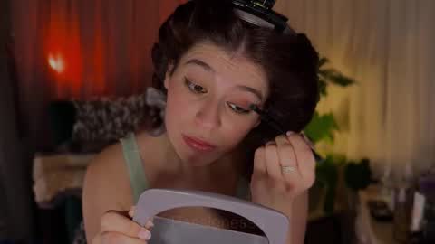 Snapshot of passionessa chatting on 10/18/25, 01:45 Call me Miss Alice Careful Passion Queen online show from 10/18/25, 01:45