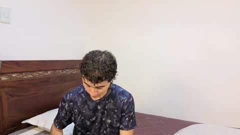 Snapshot of patri_ck_villa chatting on 12/16/25, 02:22 patri_ck_villa online show from 12/16/25, 02:22