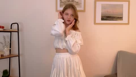 Snapshot of patricia_perry chatting on 09/14/25, 10:14 Vicki online show from 09/14/25, 10:14