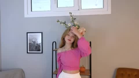 Snapshot of patricia_perry chatting on 09/17/25, 10:06 Vicki online show from 09/17/25, 10:06