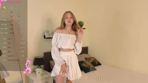 Snapshot of patricia_perry chatting on 09/19/25, 10:05 Vicki online show from 09/19/25, 10:05