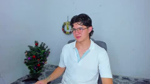 Snapshot of patrik027 chatting on 12/22/24, 12:07 .... online show from 12/22/24, 12:07