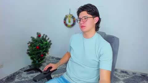 Snapshot of patrik027 chatting on 12/23/24, 08:25 .... online show from 12/23/24, 08:25