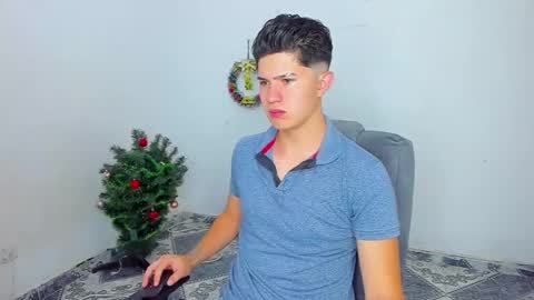 Snapshot of patrik027 chatting on 12/30/24, 01:14 .... online show from 12/30/24, 01:14
