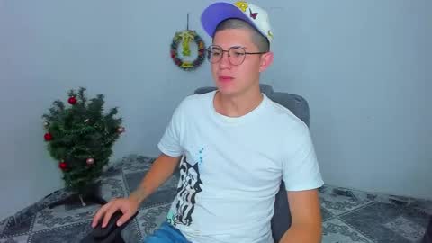 Snapshot of patrik027 chatting on 01/07/25, 11:48 .... online show from 01/07/25, 11:48
