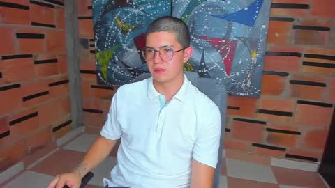 Snapshot of patrik027 chatting on 01/17/25, 04:26 .... online show from 01/17/25, 04:26