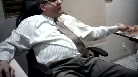 Snapshot of pattrom chatting on 07/15/26, 10:26 Patrom online show from 07/15/26, 10:26