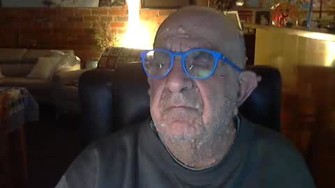 Snapshot of patvac chatting on 05/04/26, 01:51 patvac online show from 05/04/26, 01:51