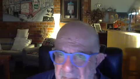 Snapshot of patvac chatting on 05/14/26, 02:13 patvac online show from 05/14/26, 02:13