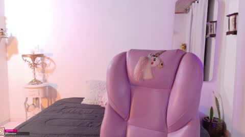 Snapshot of pau_cute chatting on 05/28/26, 04:54 Sofa online show from 05/28/26, 04:54