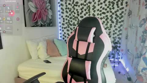 Snapshot of pau_delima__ chatting on 02/15/25, 10:44 paulina online show from 02/15/25, 10:44