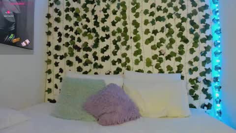 Snapshot of pau_delima__ chatting on 09/14/25, 02:22 paulina online show from 09/14/25, 02:22