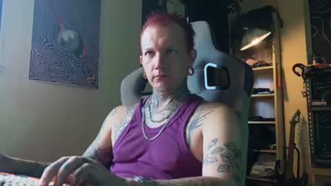 Snapshot of paul_razor chatting on 06/21/26, 02:58 Paul online show from 06/21/26, 02:58