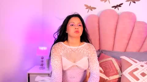 Snapshot of paula__evans chatting on 12/14/25, 02:17 Paula online show from 12/14/25, 02:17