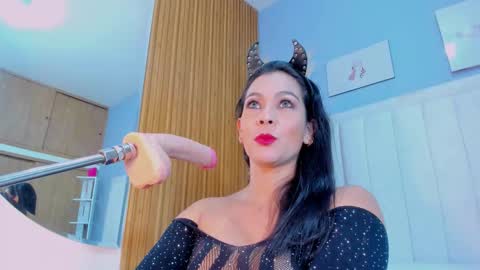 Snapshot of paula_brown18 chatting on 09/14/25, 12:37 Pau online show from 09/14/25, 12:37