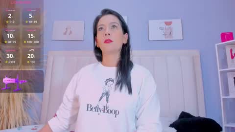 Snapshot of paula_brown18 chatting on 09/17/25, 06:31 Pau online show from 09/17/25, 06:31