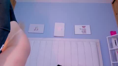 Snapshot of paula_brown18 chatting on 10/18/25, 01:01 Pau online show from 10/18/25, 01:01