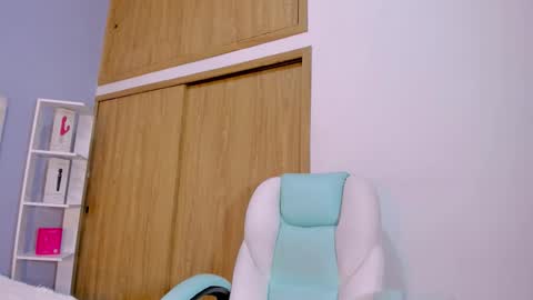 Snapshot of paula_brown18 chatting on 12/01/25, 07:19 Pau online show from 12/01/25, 07:19