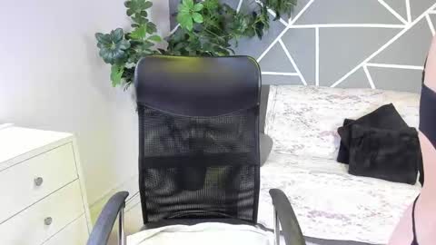 paula_miler1 online show from 03/26/26, 02:55