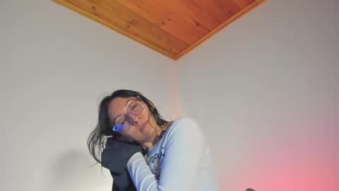 Snapshot of paula_perez07 chatting on 10/23/25, 03:50 Paula perez - online show from 10/23/25, 03:50