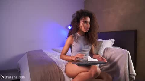 Snapshot of paulacora100 chatting on 02/15/25, 11:47 Paula online show from 02/15/25, 11:47