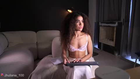 Snapshot of paulacora100 chatting on 06/07/26, 06:44 Paula online show from 06/07/26, 06:44