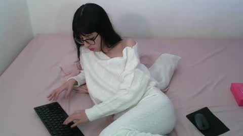 Snapshot of paulainblue chatting on 10/26/25, 02:17 online show from 10/26/25, 02:17