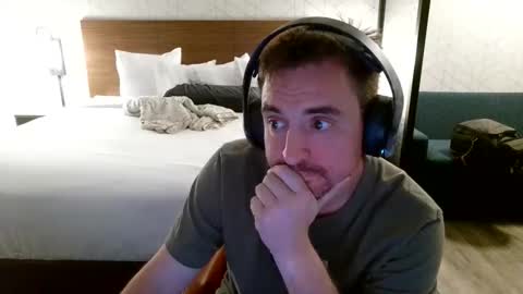 Snapshot of pauldemonte chatting on 04/06/26, 04:32 pauldemonte online show from 04/06/26, 04:32