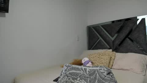 Snapshot of paulina_l chatting on 05/23/26, 10:25 Paulina online show from 05/23/26, 10:25