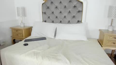 paulina lux online show from 03/11/26, 08:26