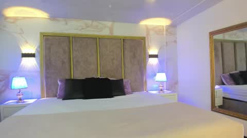 Paulina online show from 10/20/25, 01:33