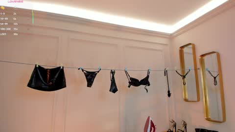 Paulina Santos  online show from 04/09/26, 07:30