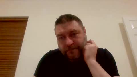 Snapshot of pauljr85 chatting on 05/19/26, 02:18 pauljr85 online show from 05/19/26, 02:18