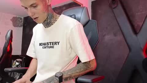 Paulo online show from 12/18/25, 09:32