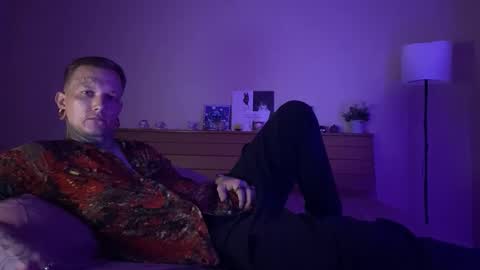 Snapshot of paulvelvet chatting on 11/10/25, 01:54 Paul Velvet online show from 11/10/25, 01:54