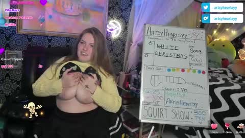 Snapshot of pawggoddess778 chatting on 12/05/24, 02:09 ArtsyHeartsyy online show from 12/05/24, 02:09