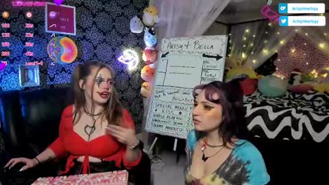 Snapshot of pawggoddess778 chatting on 01/11/25, 04:48 ArtsyHeartsyy online show from 01/11/25, 04:48