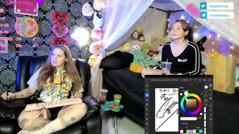 Snapshot of pawggoddess778 chatting on 01/30/25, 05:30 ArtsyHeartsyy online show from 01/30/25, 05:30