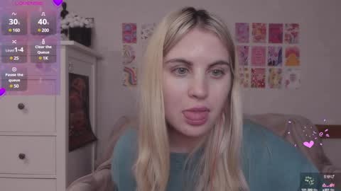 Snapshot of pawwsup1 chatting on 12/17/24, 04:00 Allisses online show from 12/17/24, 04:00