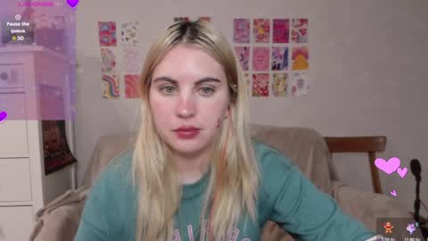 Snapshot of pawwsup1 chatting on 12/21/24, 08:32 Allisses online show from 12/21/24, 08:32