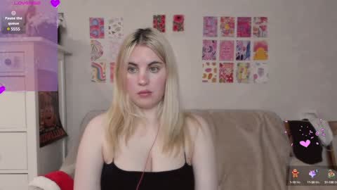 Snapshot of pawwsup1 chatting on 12/26/24, 01:54 Allisses online show from 12/26/24, 01:54