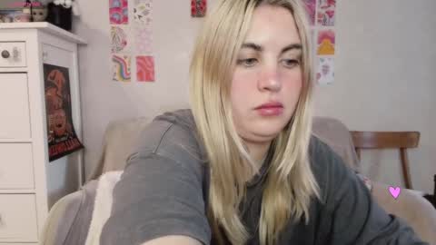 Snapshot of pawwsup1 chatting on 01/05/25, 10:43 Allisses online show from 01/05/25, 10:43