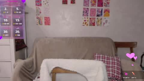 Snapshot of pawwsup1 chatting on 01/05/25, 01:47 Allisses online show from 01/05/25, 01:47