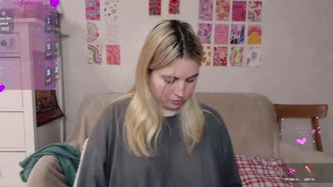 Snapshot of pawwsup1 chatting on 01/05/25, 07:49 Allisses online show from 01/05/25, 07:49